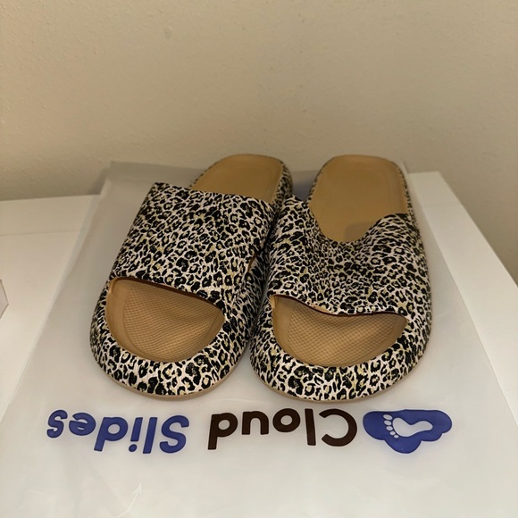 Leopard Print Women's Slides - Picture 1 of 3